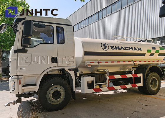Shacman L3000のスプリンクラーは6x4を8000リットルの容積トラックで運ぶ